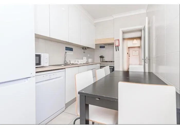 Houze Spacious 4 Bedroom Flat Near Zoo * Lisboa